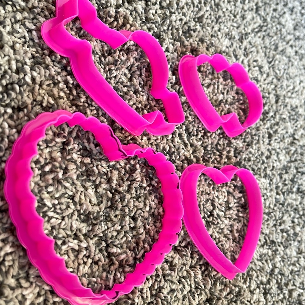 Valentine’s Day holiday cookie cutters or playdoh cutters FLAWS